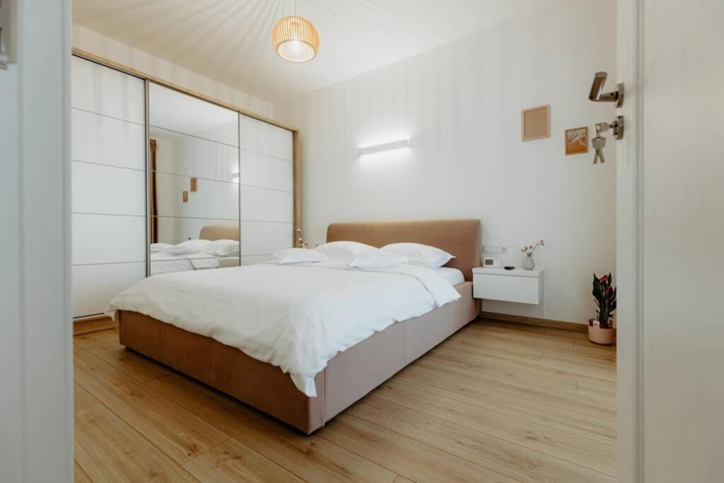 Nest Inn Oasis Residence Бая Маре Екстериор снимка